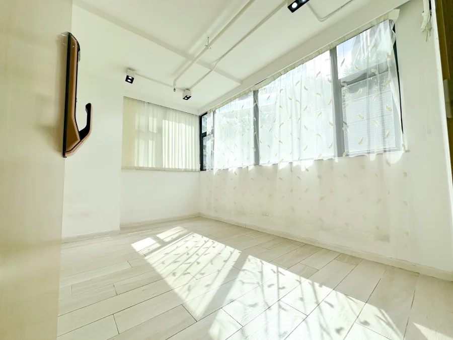 Rm.28
榮昌工業大廈
Wing Cheung Ind Bldg MANHKCOM 工廈租盤 觀塘租盤 觀塘租工作室 觀塘網店出租 觀塘多用途工作室出租 租觀塘樓上舖 觀塘工廈出租 觀塘工作室出租 觀塘studio出租 觀塘分租單位 租觀塘工作室 觀塘樓上網店出租 觀塘租樓上舖 觀塘樓上舖出租