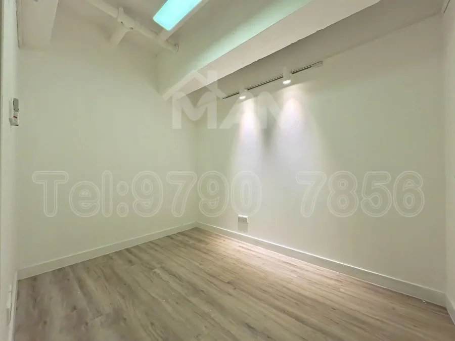 Rm.323 世貿大樓 World Interests Building MANHKCOM 工廈租盤 觀塘租盤 觀塘租工作室 觀塘網店出租 觀塘多用途工作室出租 租觀塘樓上舖 觀塘工廈出租 觀塘工作室出租 觀塘studio出租 觀塘分租單位 租觀塘工作室 觀塘樓上網店出租 觀塘租樓上舖 觀塘樓上舖出租